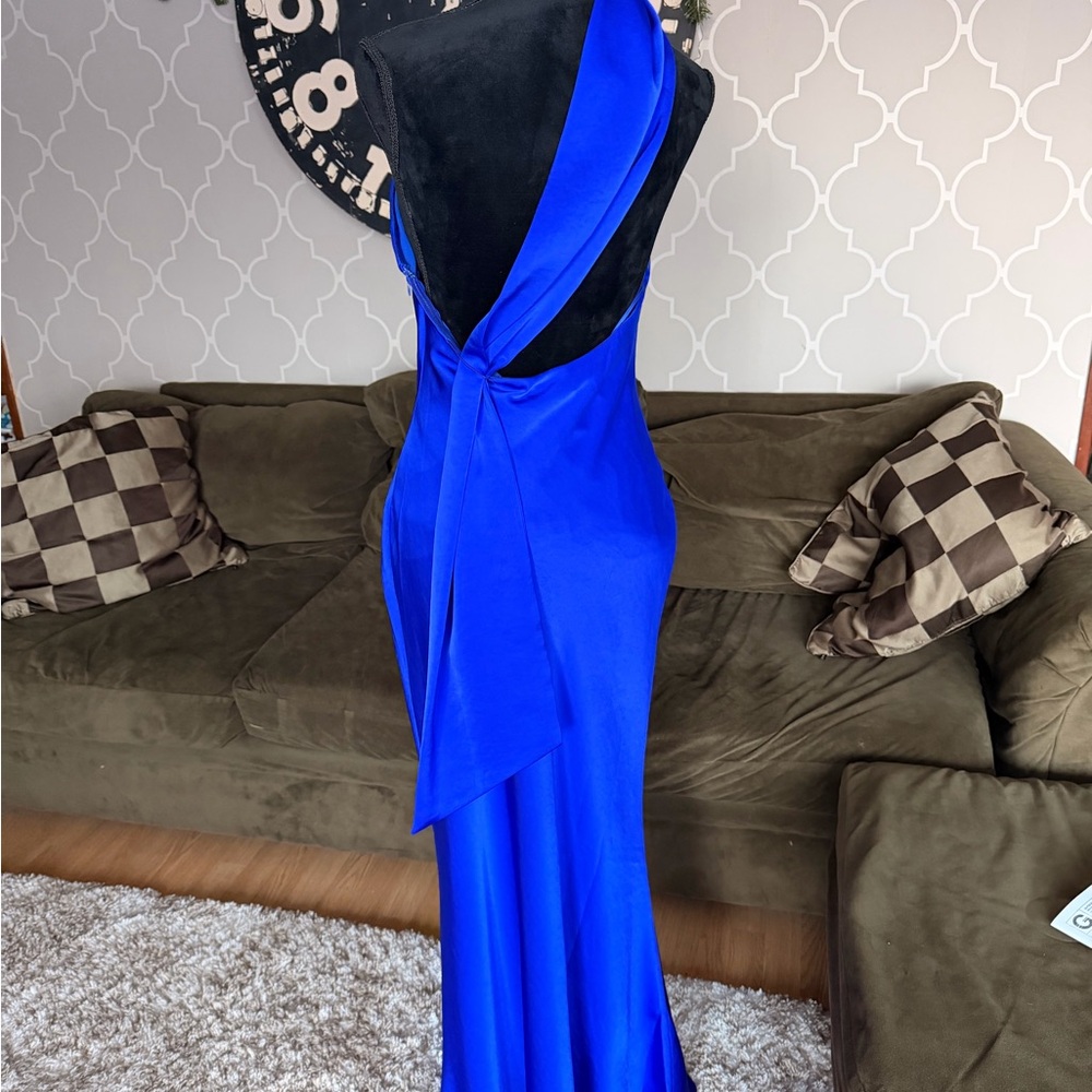 Elegant Blue Halter Dress - Picture 2 of 3